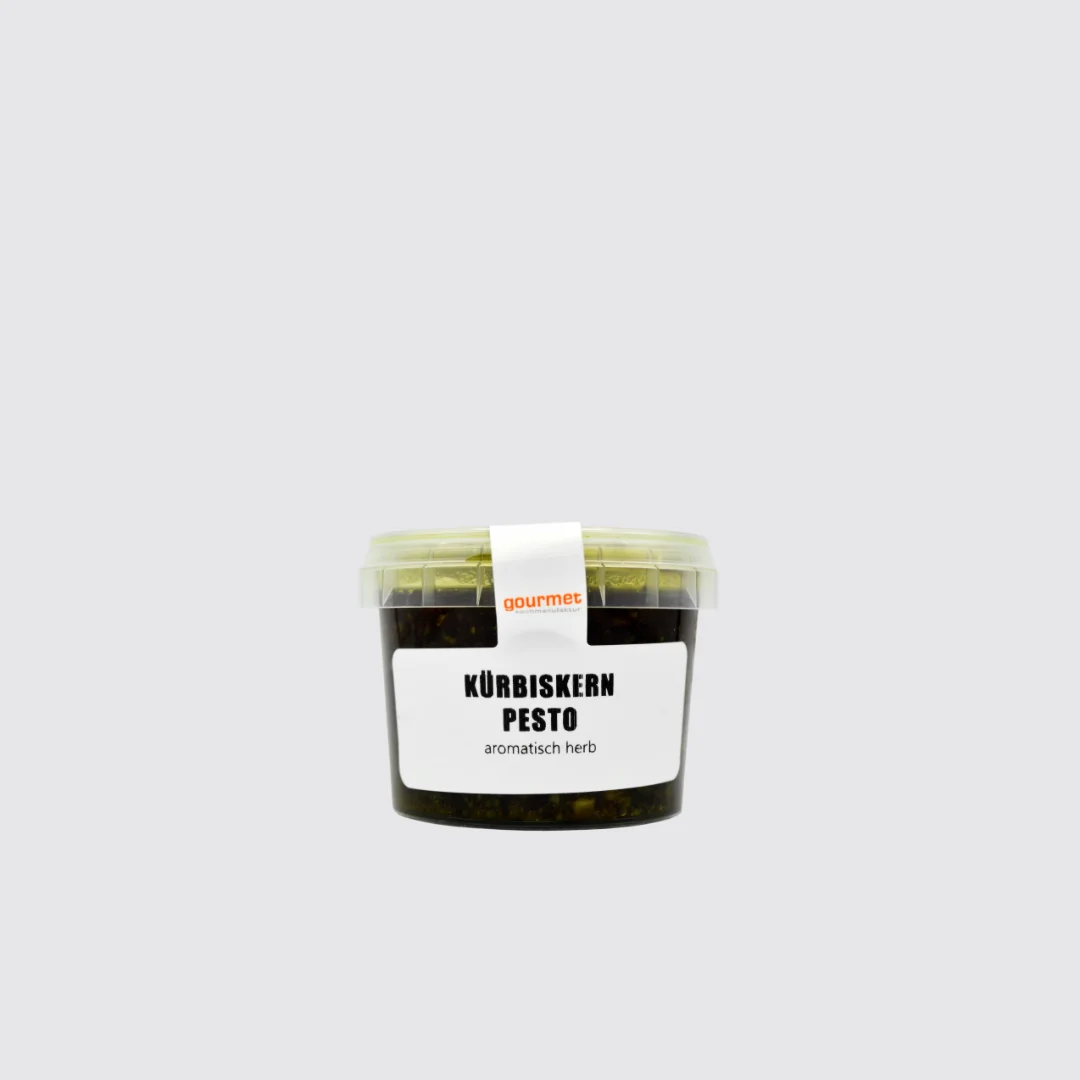 Selbstgemachtes Pesto und salsa